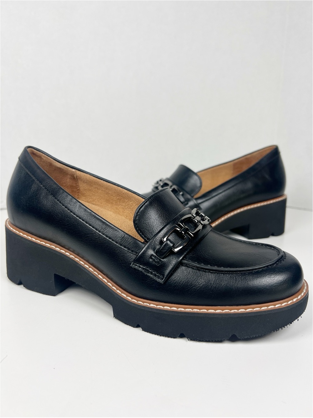 NATURALIZER Women’s Size 8.5M Black Leather Cabana Lug Sole Loafers